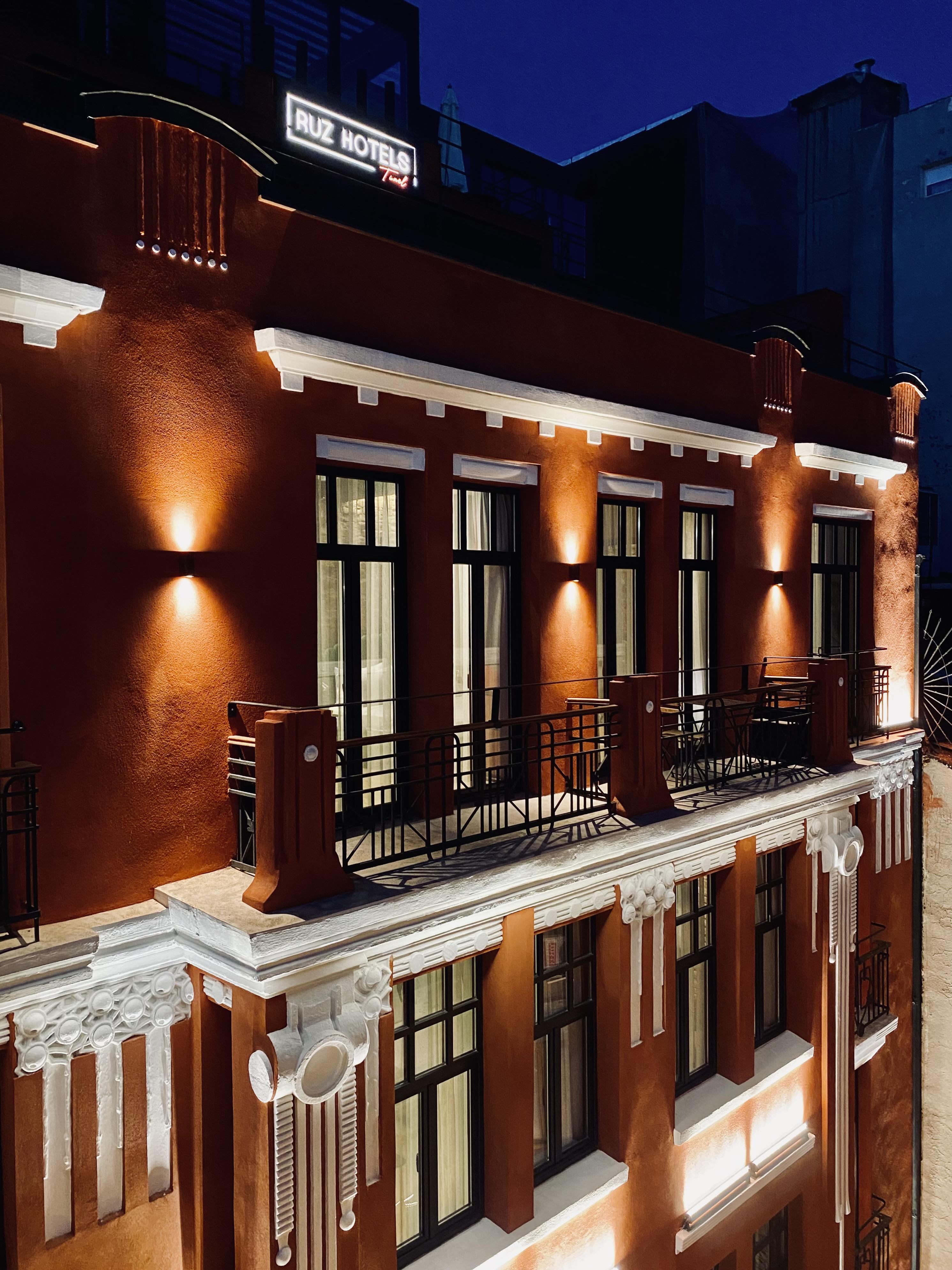 Ruz Hotels イスタンブール エクステリア 写真 The balcony of the hotel