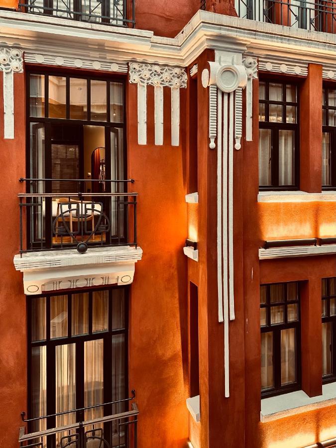 Ruz Hotels イスタンブール エクステリア 写真 The windows of the hotel