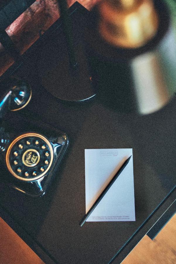 Ruz Hotels イスタンブール エクステリア 写真 A telephone with a built-in memo pad
