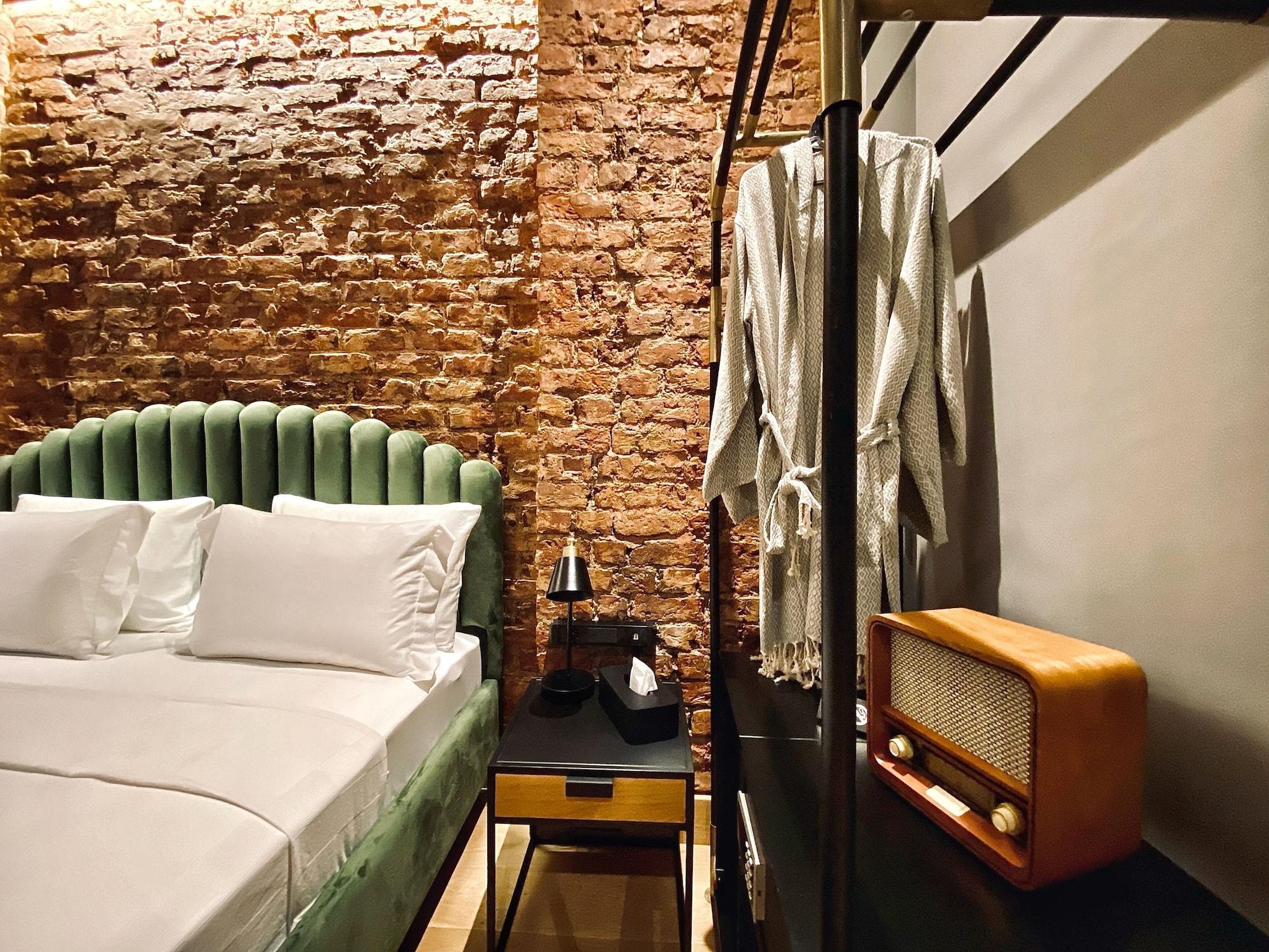Ruz Hotels イスタンブール エクステリア 写真 A room at the hotel