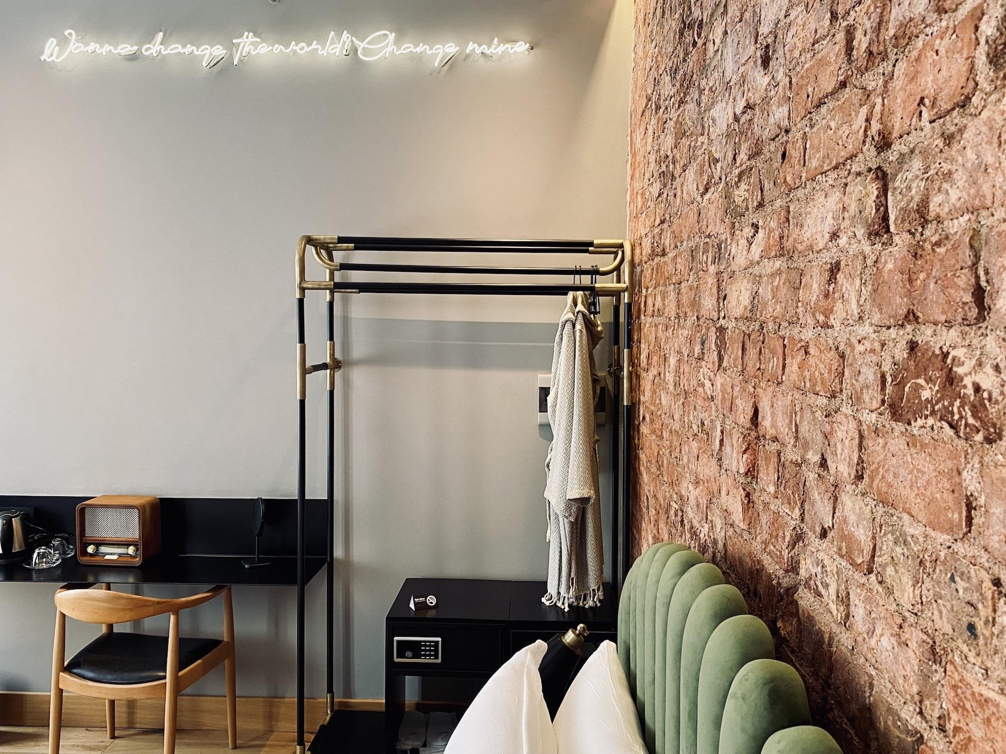 Ruz Hotels イスタンブール エクステリア 写真 A wall covered with cork