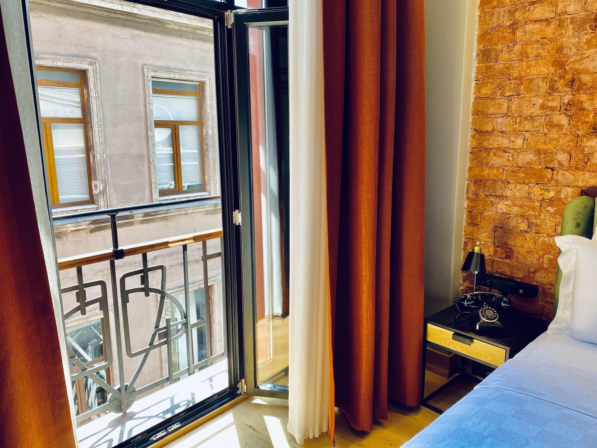 Ruz Hotels イスタンブール エクステリア 写真 A room at the hotel