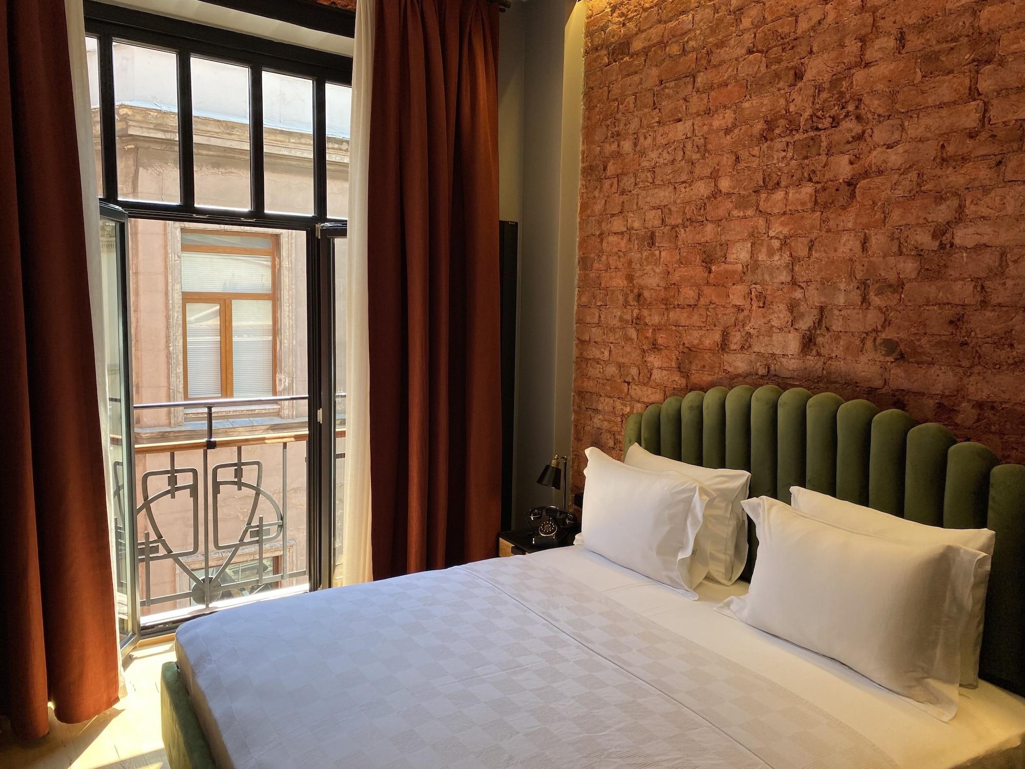 Ruz Hotels イスタンブール エクステリア 写真 A room at the hotel