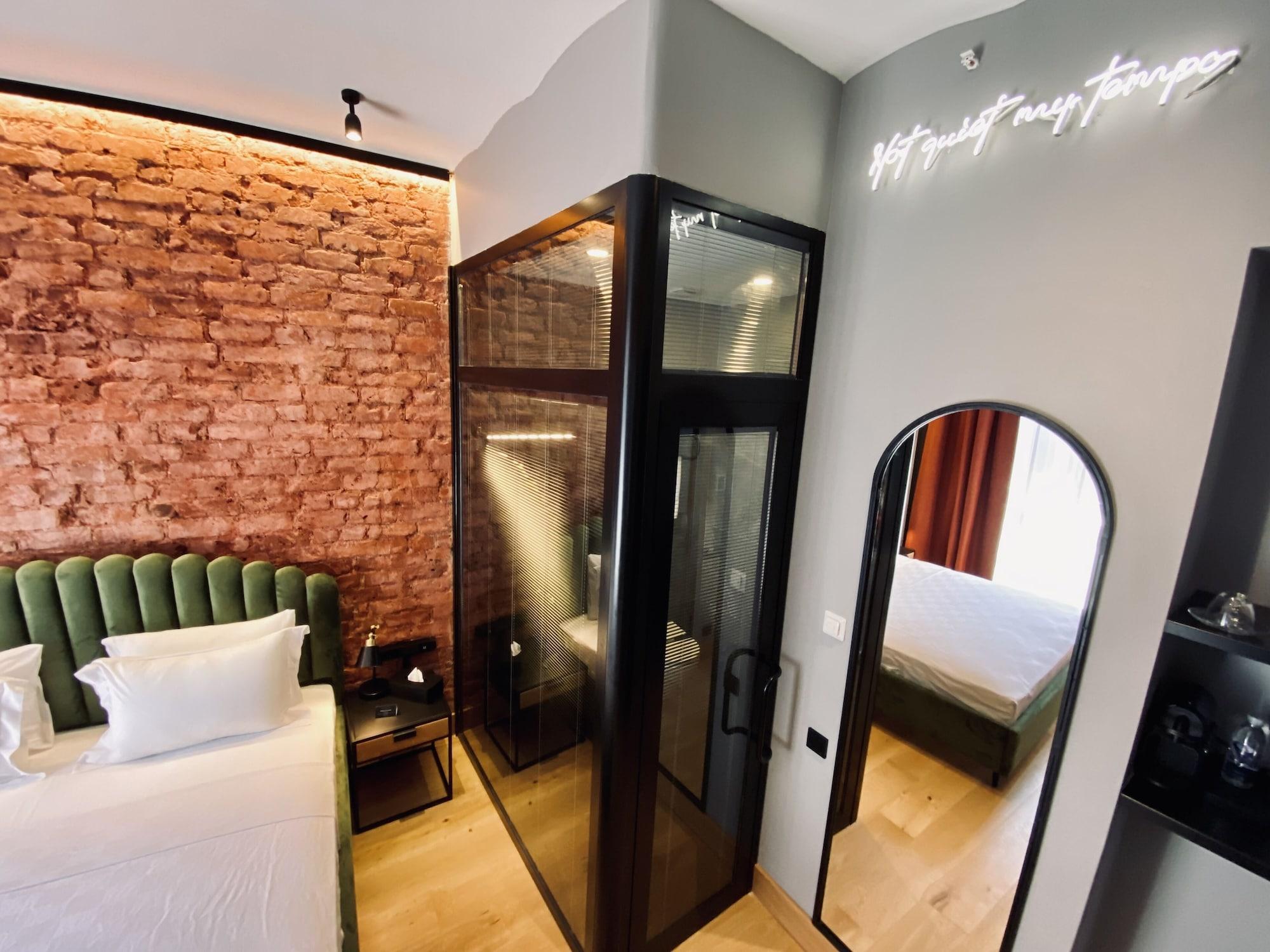 Ruz Hotels イスタンブール エクステリア 写真 A room at the hotel